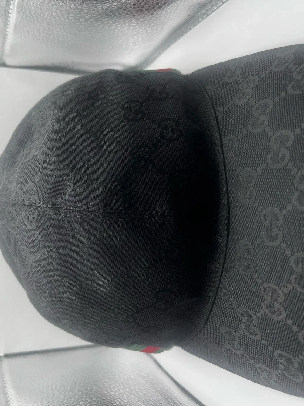 Unisex Gucci hat in black only worn 5 times